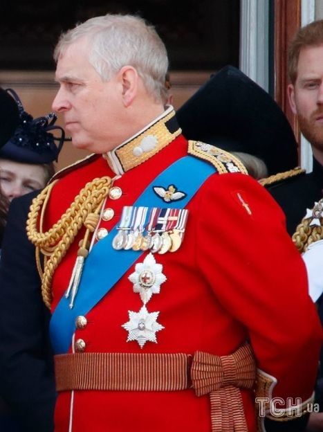 Принц Чарльз, королева Елизавета II и принц Эндрю / © Getty Images