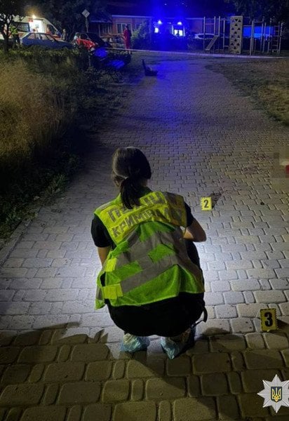 Полиция на месте взрыва гранаты в Киеве