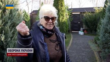 Она не ожидала: эмоциональная встреча бабушки и внука-военного во время деоккупации Херсона