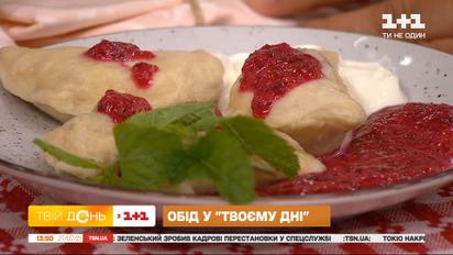Тимур Мирошниченко вместе с мамой приготовили вареники с вишнями в студии "Твоего дня"