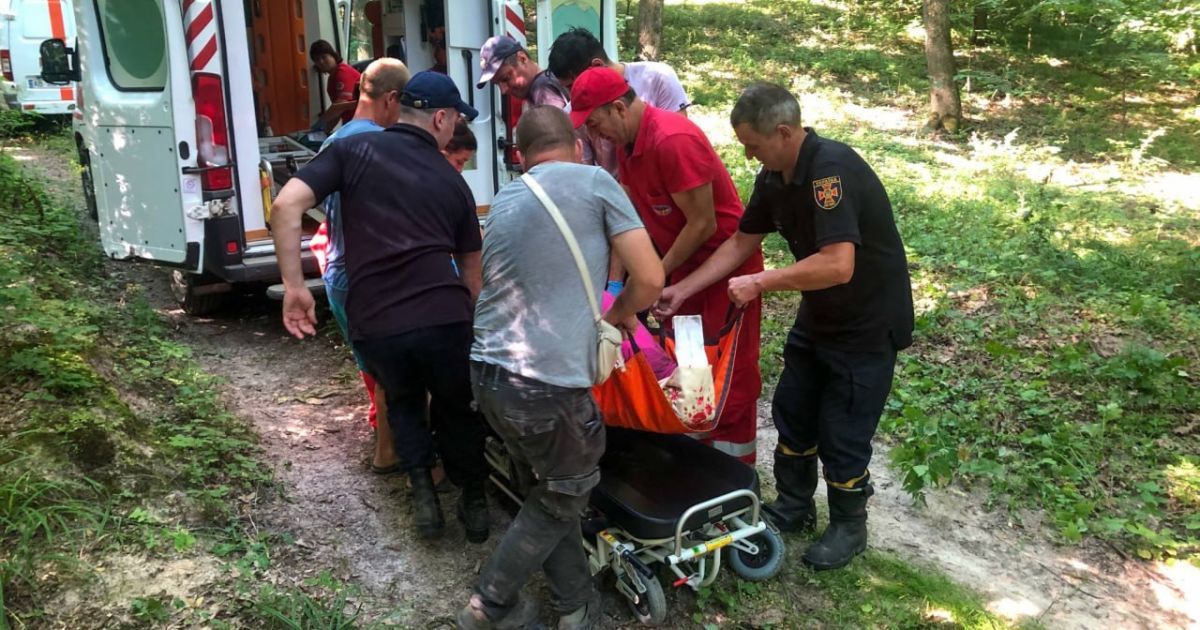 На Вінниччині надзвичайники двічі врятували жінок, які пішли по гриби