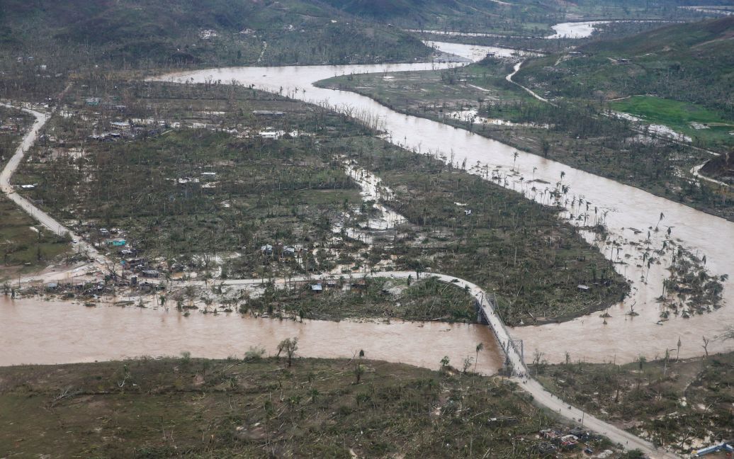 Наслідки руйнівного урагану "Метью" / © Reuters
