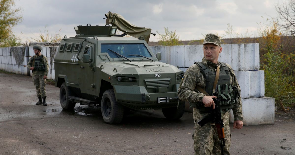 Бойовики гатять з важкого озброєння по українських позиціях. Дайджест АТО