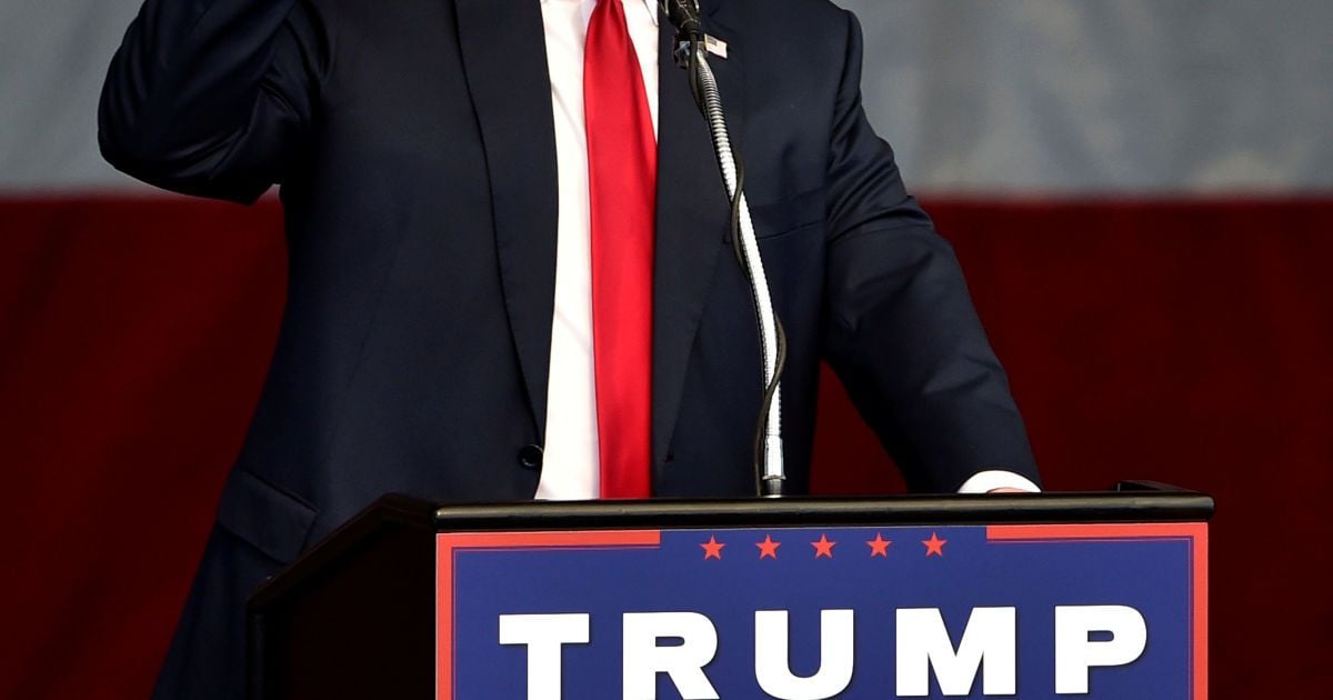 Актор Де Ніро обізвав Трампа дурнем, покидьком, свинею та заявив, що зацідив би йому в обличчя
