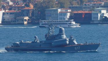 Малий ракетний корабель "Міраж" ВМС РФ проходить через Босфор у напрямку до Сирії. / © Reuters