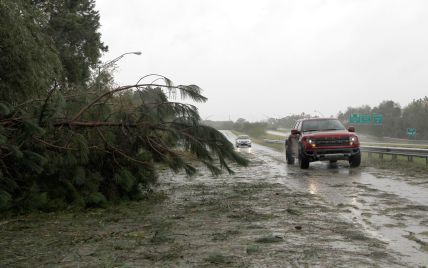 Погода із жіночим ім'ям: у США зафіксували появу нового тропічного шторму услід за "Метью"