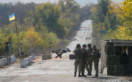 Боевики усилили обстрелы на Луганщине, ранен украинский военный - ВЦА