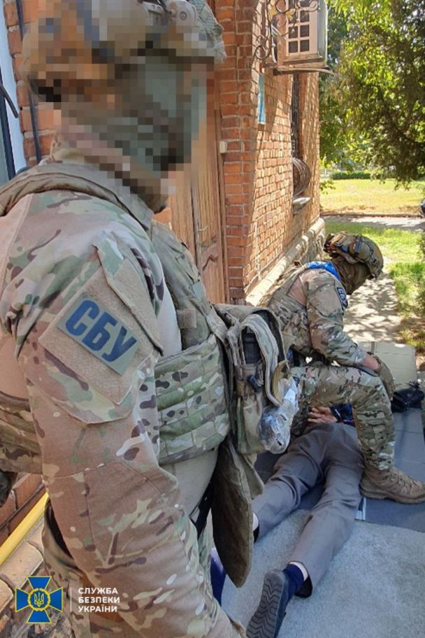 Фельдшер из Винницкой области "сливал" врагу маршруты ВСУ / © Служба безопасности Украины