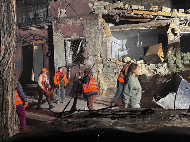 Внаслідок нічної атаки безпілотниками в Одесі під ударом опинилась інфраструктура та житловий сектор. / © Facebook / Сергій Лисак