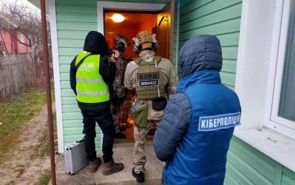 Кіберполіція викрила жителя Чернігова, який нелегально запустив кілька онлайн-кінотеатрів