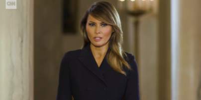 У чорному вбранні і з улюбленим макіяжем: Меланія Трамп записала нове відеозвернення