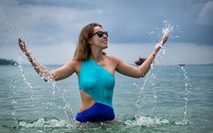 Звезды на отдыхе: Ксения Собчак показала фигуру в мокром купальнике