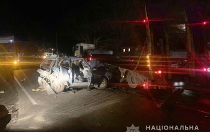 Столкнулись легковушка и два грузовика: в жутком ДТП в Черниговской области погиб ребенок (фото)