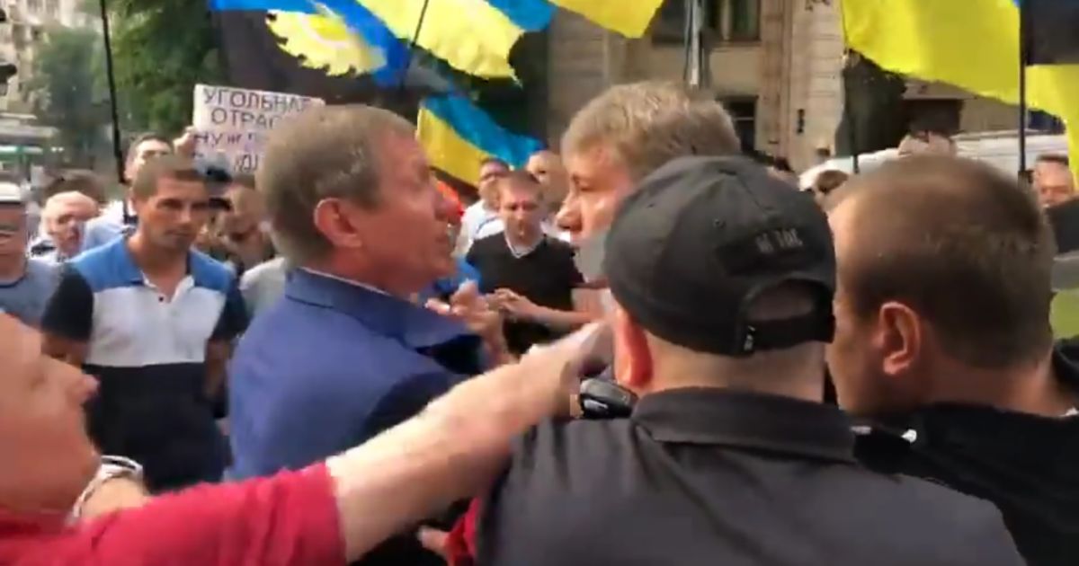 Бійка міністра з нардепом. У Шахова прокоментували сутичку з Насаликом