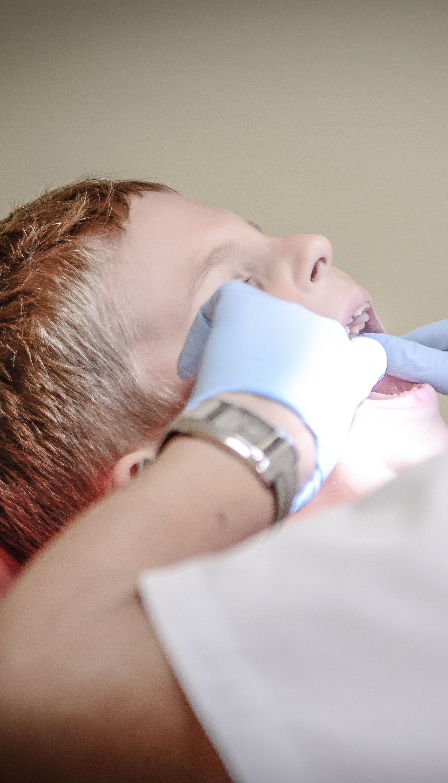 Досвід ТСН: Пастеризоване молоко може врятувати вибитий зуб, а медики закріплять його на місце