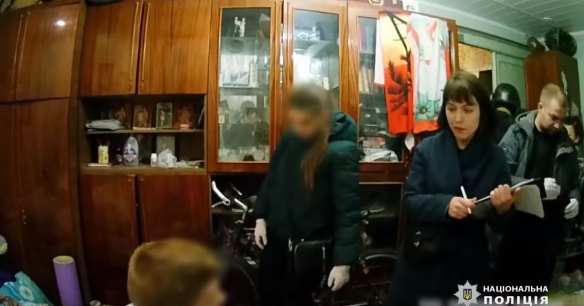 В Киеве задержали мужчин, которые избили охранника магазина до реанимации