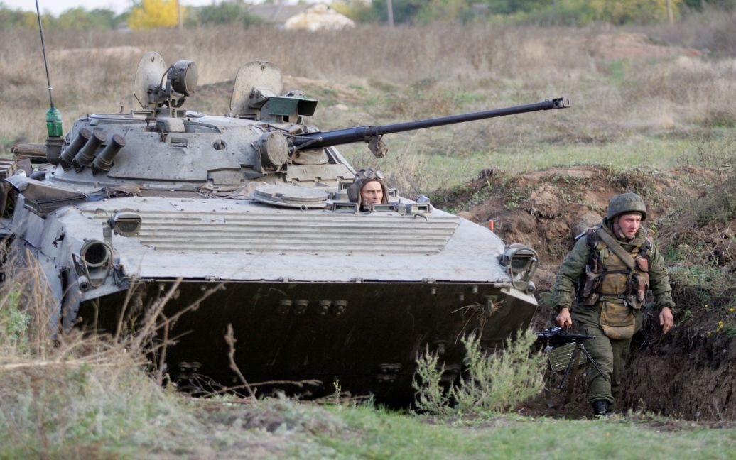 Боевики "ДНР" на позициях в Петровском / © Reuters