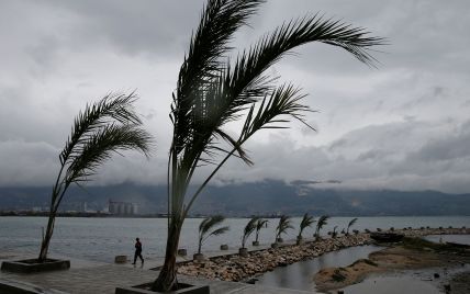 На Гаити жертвами мощного урагана стали по меньшей мере двое человек