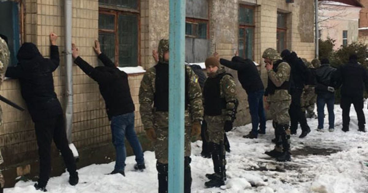 На Вінниччині два десятки озброєних чоловіків намагалися захопити підприємство 