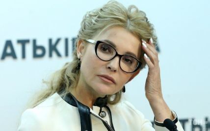 В стильном жакете, на шпильках и с белым маникюром: Юлия Тимошенко на пресс-конференции