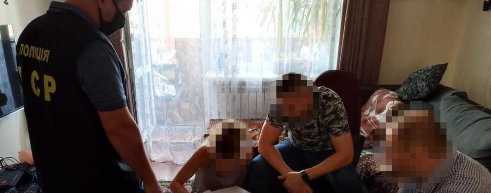 Шахраї з Вінниці ошукували громадян під приводом працевлаштування за кордоном