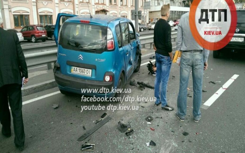 Постраждалу забрали на таксі / © dtp.kiev.ua