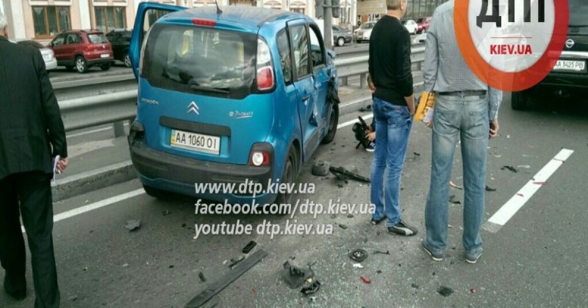 Пострадавшую забрали на такси / © dtp.kiev.ua