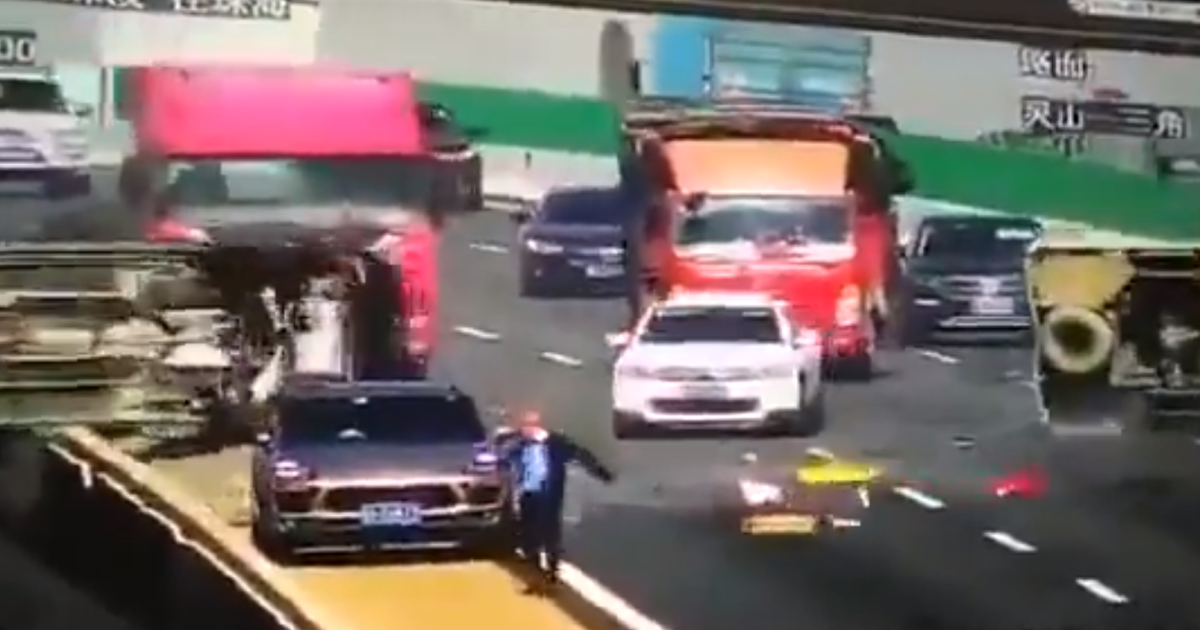 В Китае водитель поставил домкрат вместо аварийного знака и спровоцировал шокирующее ДТП: видео