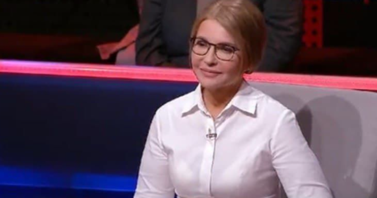 В белой рубашке и с любимой прической: Юлия Тимошенко в эфире политического ток-шоу
