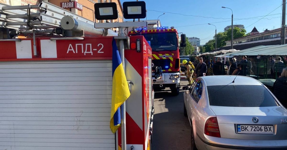 Пожежа на центральному ринку у Рівному, фото / ДСНС
