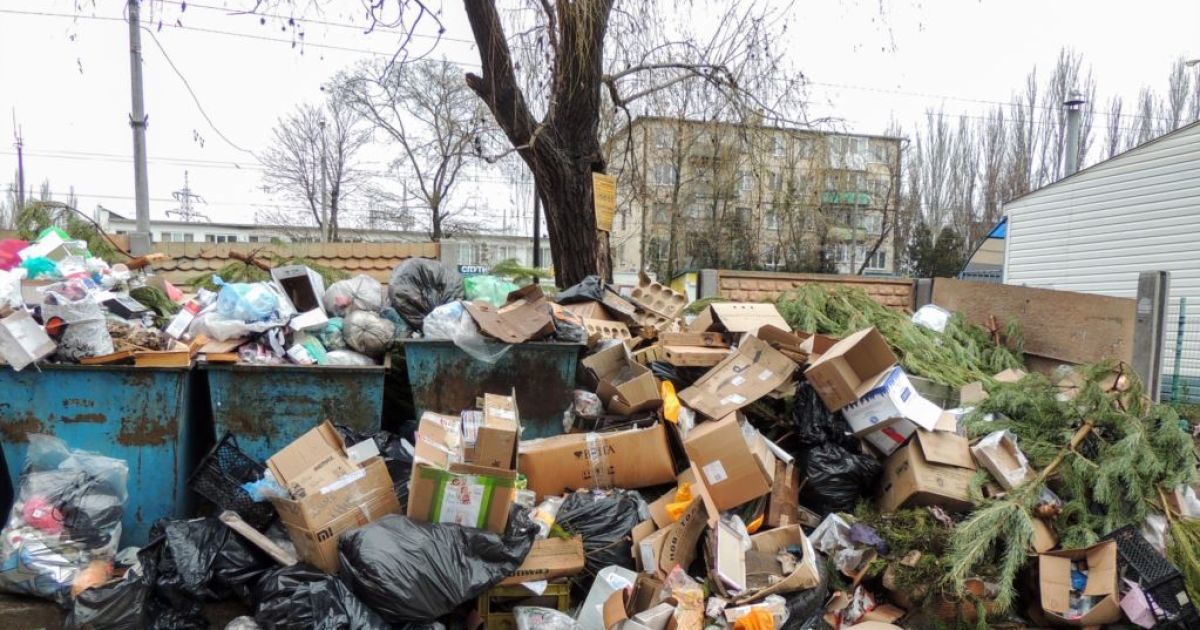 Росіяни припинили вивозити сміття з окупованої керчі