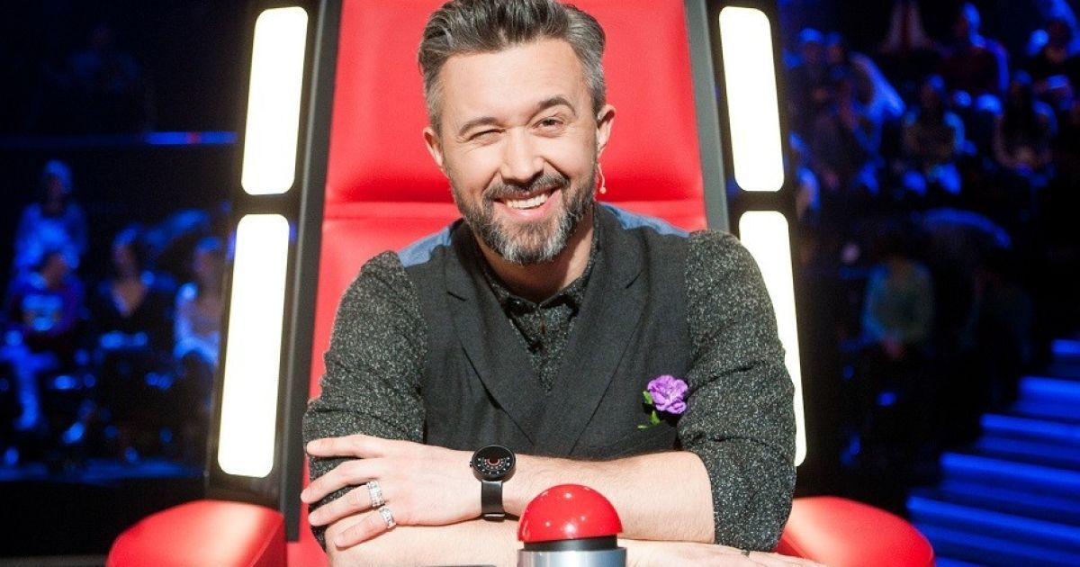 Тренер "Голосу країни-7" Бабкин вместе с женой и детьми украсил обложку глянца