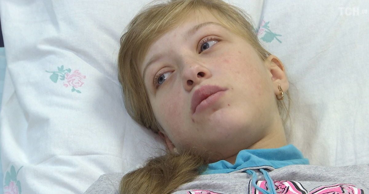 В помощи нуждается школьница Елена, которую постигла коварная болезнь