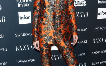 В ярком костюме и туфлях со стразами: Джиджи Хадид на вечеринке Harper's Bazaar