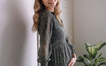Жена Виктора Павлика показала себя беременной в нижнем белье