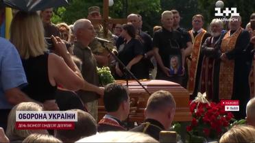 Тисячі людей прощаються з Іриною Фаріон! Що відбувається цієї миті – наживо!