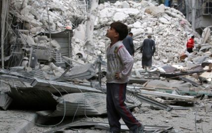 В Алеппо под новыми разрушительными авиаударами погибли по меньшей мере 25 человек