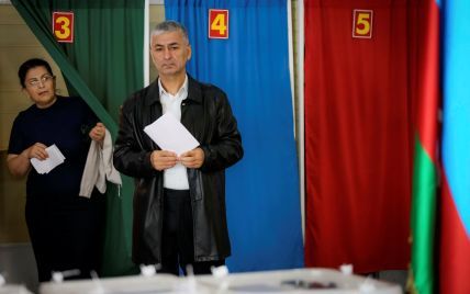В Азербайджане президенту продлили срок полномочий и разрешили распускать парламент