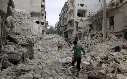Негде было укрыться от авиаударов. В Сирии в результате воздушной атаки погибли 90 человек