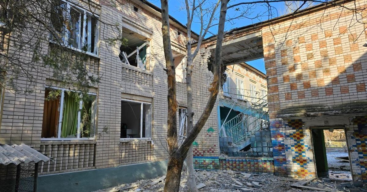 Обстрелянный детский сад в Херсоне/Фото: иллюстративный