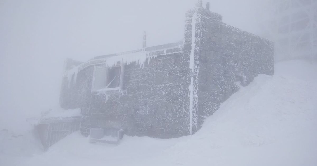В Карпатах ударил мороз и намело много снега: фото заснеженных гор