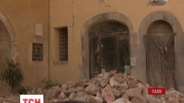 В Италии продолжаются землетрясения: вторую ночь подряд люди спят на улице