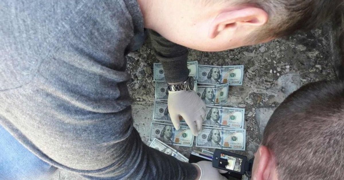 СБУ упіймала на хабарі голову одного з відділень фіскальної служби Херсонщини