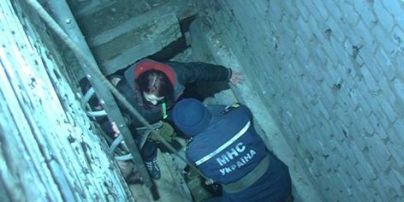 В Харькове двое подростков застряли в подземном бункере