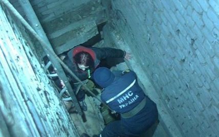 У Харкові двоє підлітків застрягли у підземному бункері