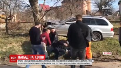 В Черновцах группа молодых людей напала на патрульных