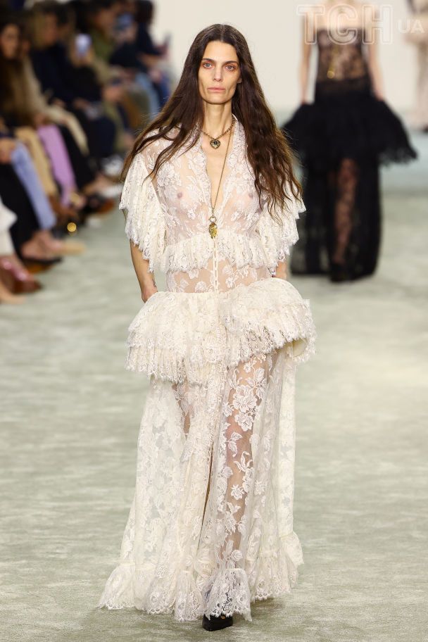 Показ Chloé осінь-зима 2025-2026 / © Getty Images