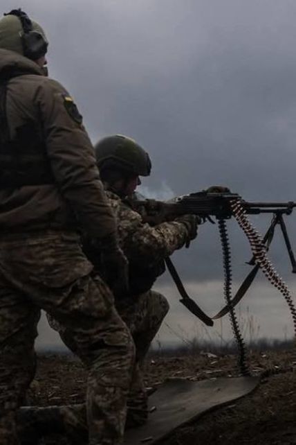 Зеленский анонсировал расширение программы "Контракт 18-24": кого коснется