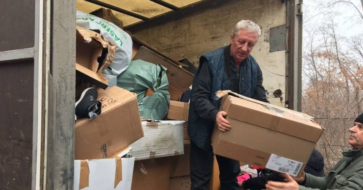 У Запоріжжі облаштували речовий хаб для гуманітарної допомоги місцевим мешканцям