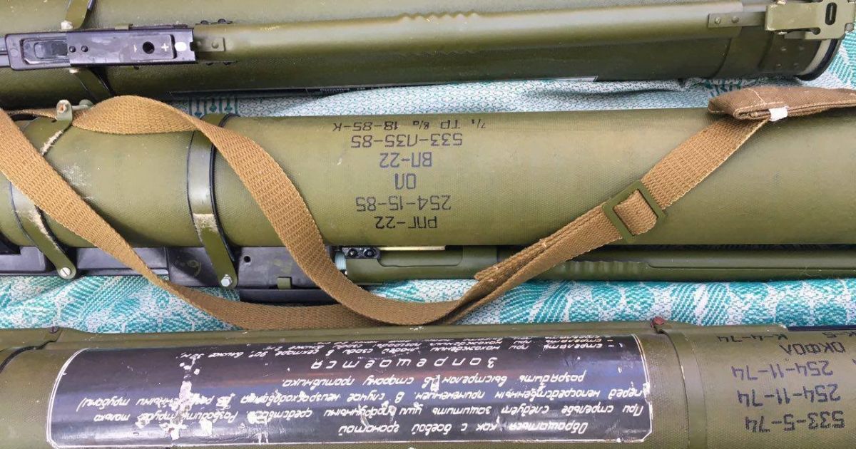Гранатометы и реактивный снаряд. На Донетчине обнаружили большой тайник с оружием